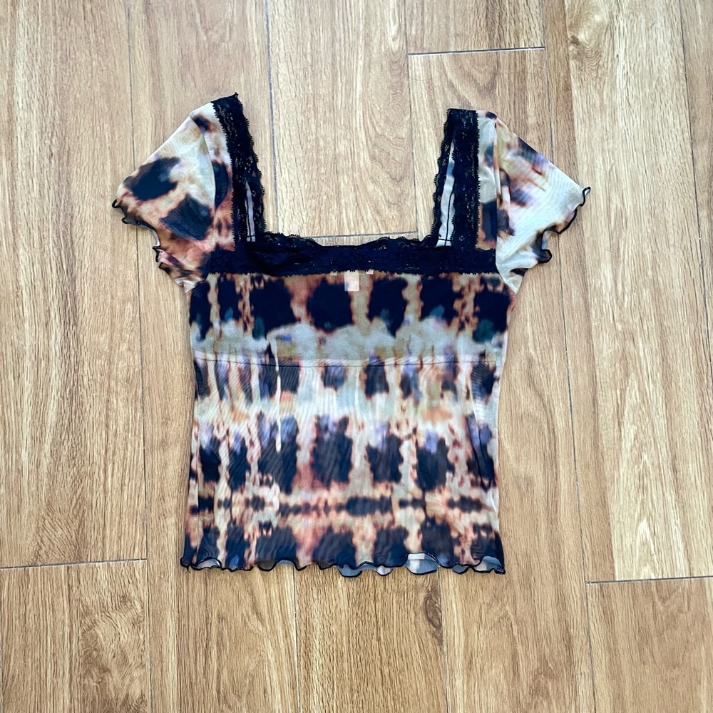 Abstract Print Mesh Top - Picture 9 of 9